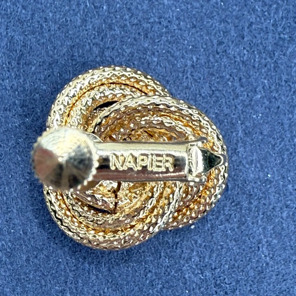 Vintage Napier Gold Knot Earrings 60s Rope Love Knot Screw Back Clip-On Jewelry - Picture 7 of 7